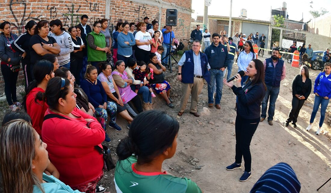 Autoridades municipales se reúnen con vecinos del Zapote del Milagro