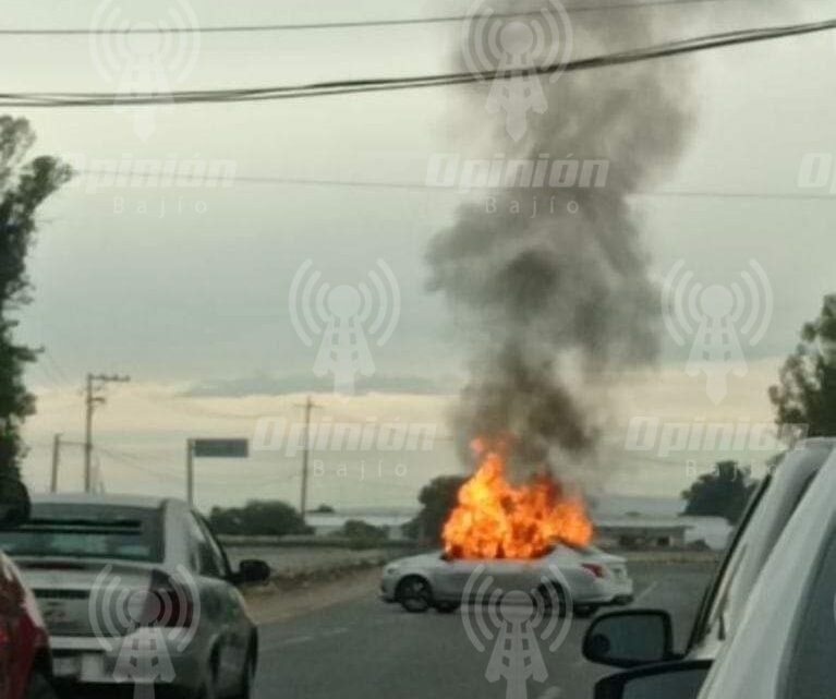 Reportan autoridades estatales 3 detenidos tras quema de vehículos en Laja-Bajío
