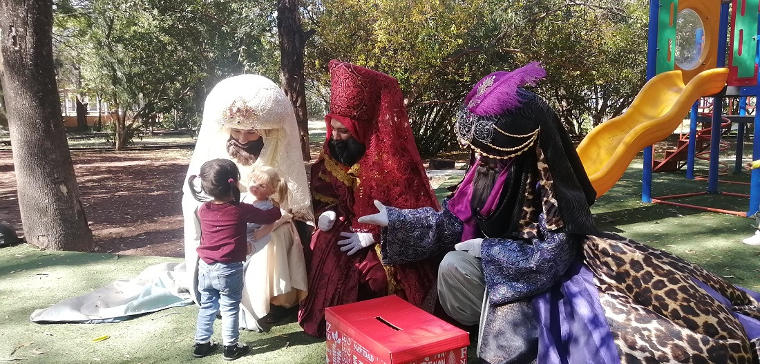 Visitaron Reyes Magos el ZooIra; recibieron cientos de cartitas