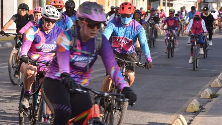 Con rodada ciclista, conmemoran Día de la Mujer