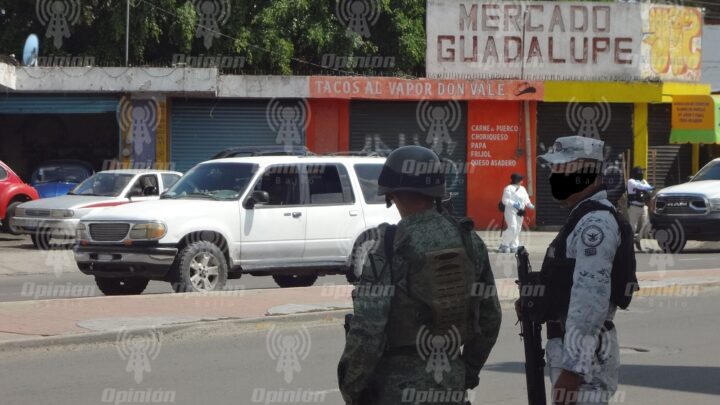 A plena luz del día, grupo armado «levanta» a policía municipal en Irapuato