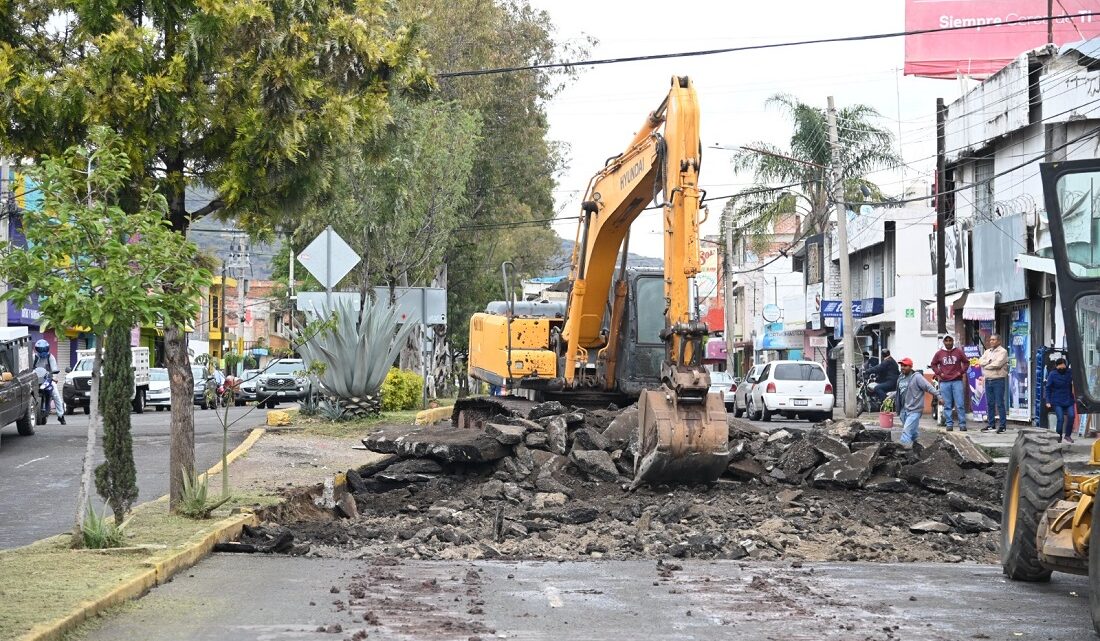 Inicia reparación de daños por falla geológica en Avenida de la Reforma