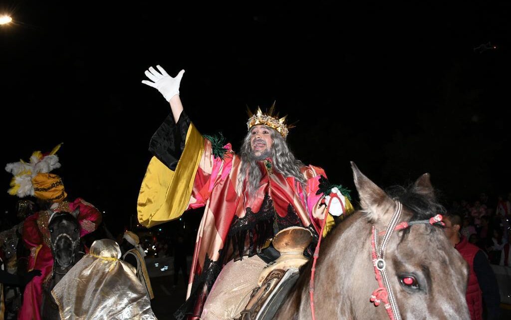 Con retrasos y más de medio millón de asistentes, Cabalgata  de Reyes recorrió Irapuato