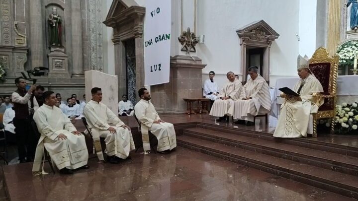 Ordenan a 3 nuevos sacerdotes en Irapuato; les piden brindar esperanza y valores